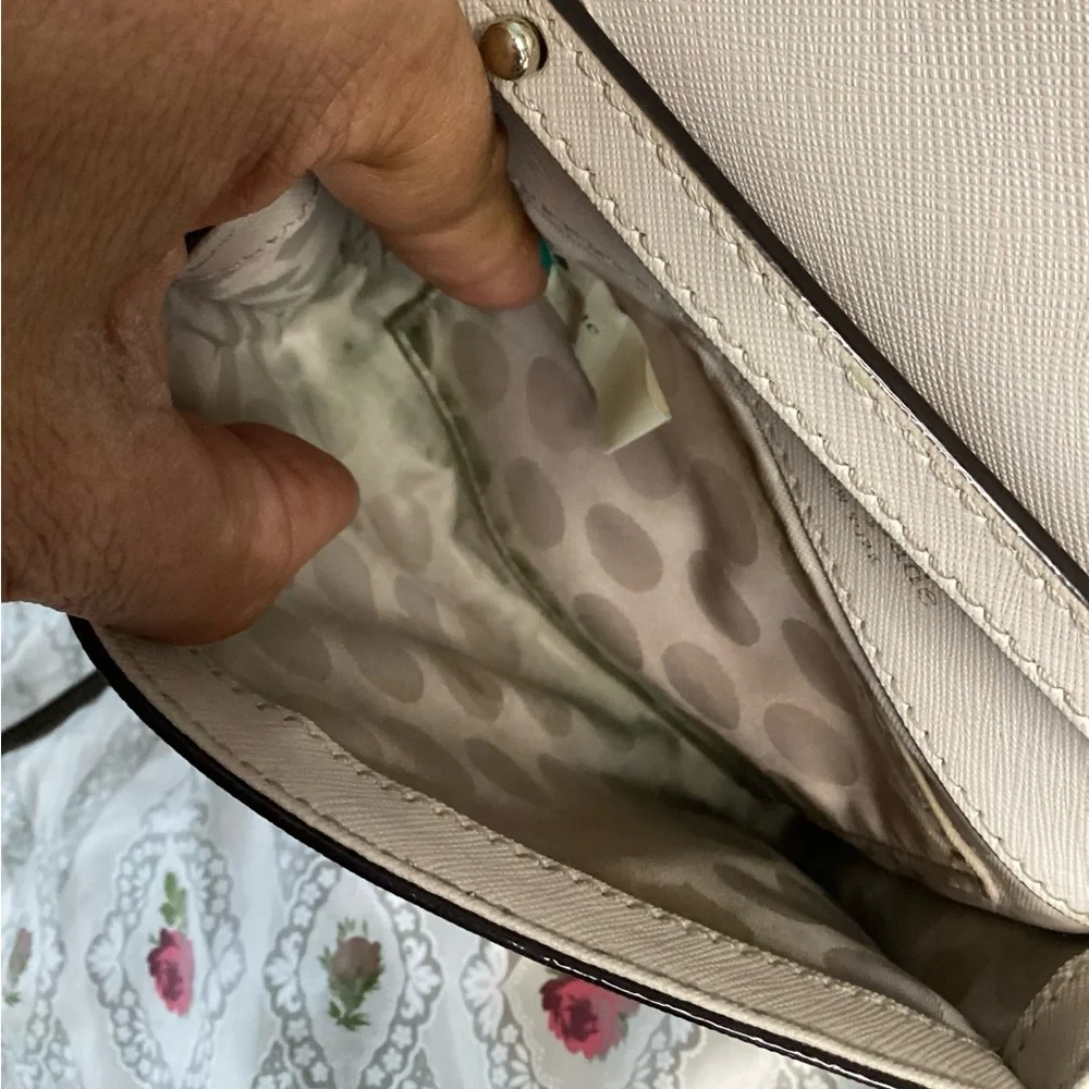 Kate Spade Beige Crossbody Bag with Gold Chain - Picture 7 of 14